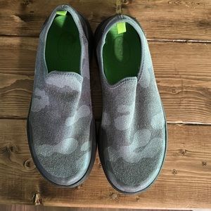 Oofos sneakers women’s size 9